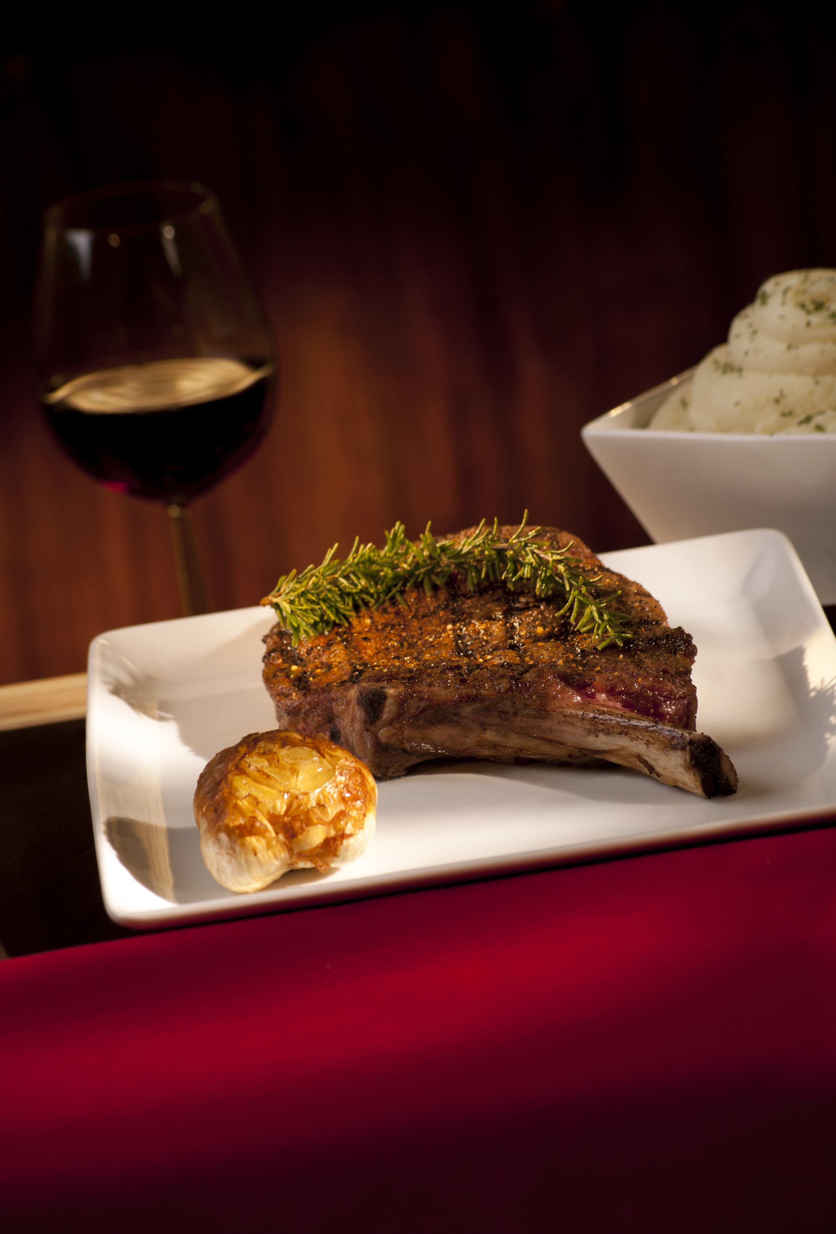 R Steak & Seafood Las Vegas Elevates Dining Experience